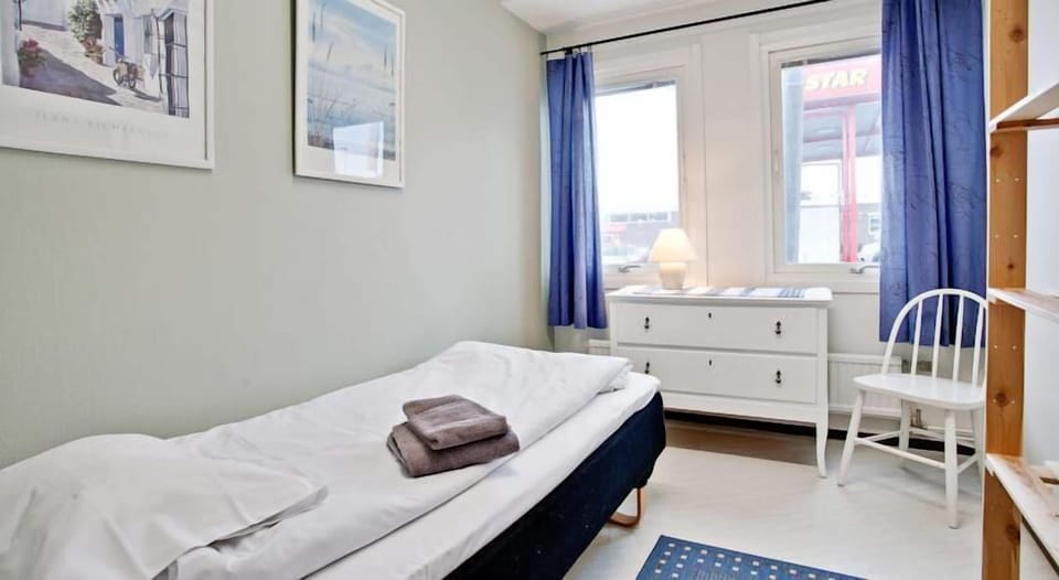 Single Room, Private Bathroom | Iron/ironing board (on request), WiFi (free), bed sheets
