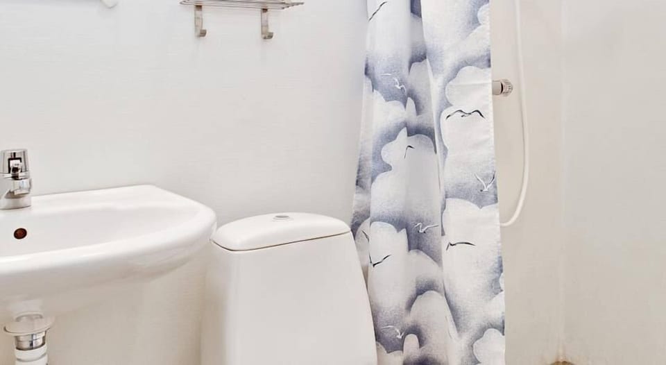 Single Room, Private Bathroom | Bathroom | Shower, towels