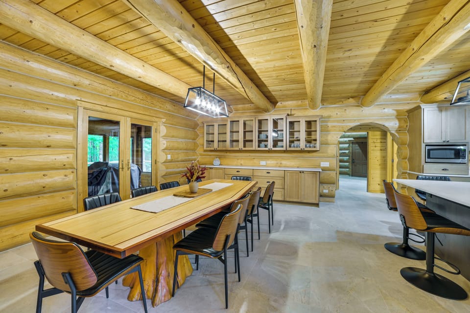 House (6 Bedrooms) | Interior