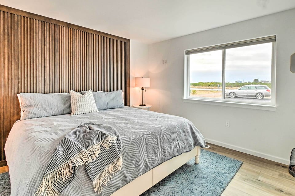 Modern Ocean Shores Getaway With Dock! Cottage in Ocean Shores