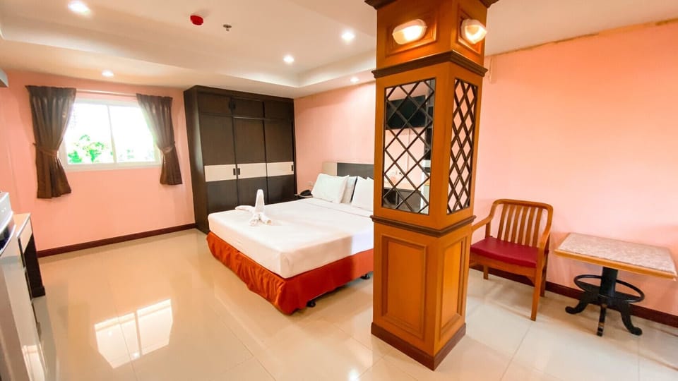 Deluxe Double Room | Desk, blackout drapes, free WiFi, bed sheets