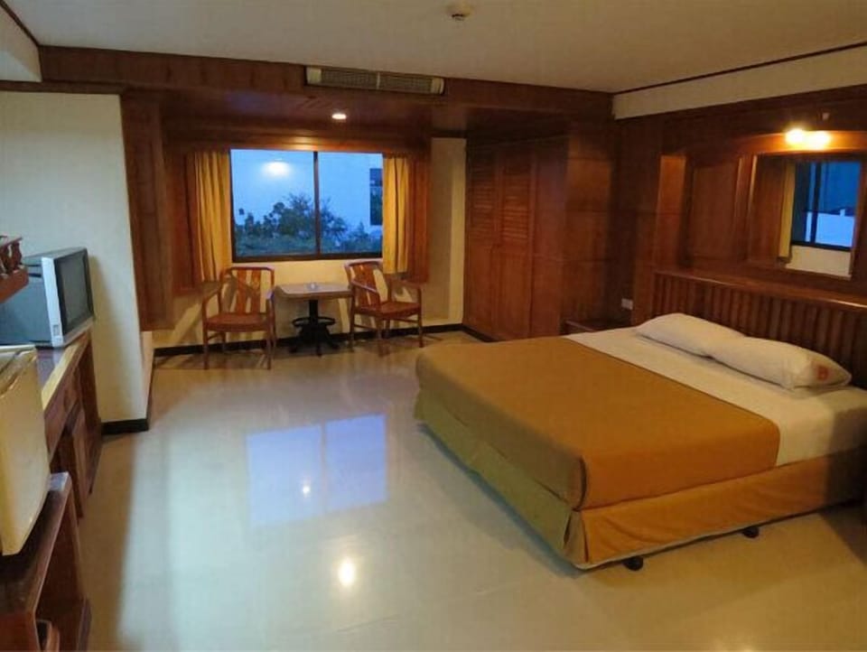 Mini Suite | Minibar, desk, free WiFi