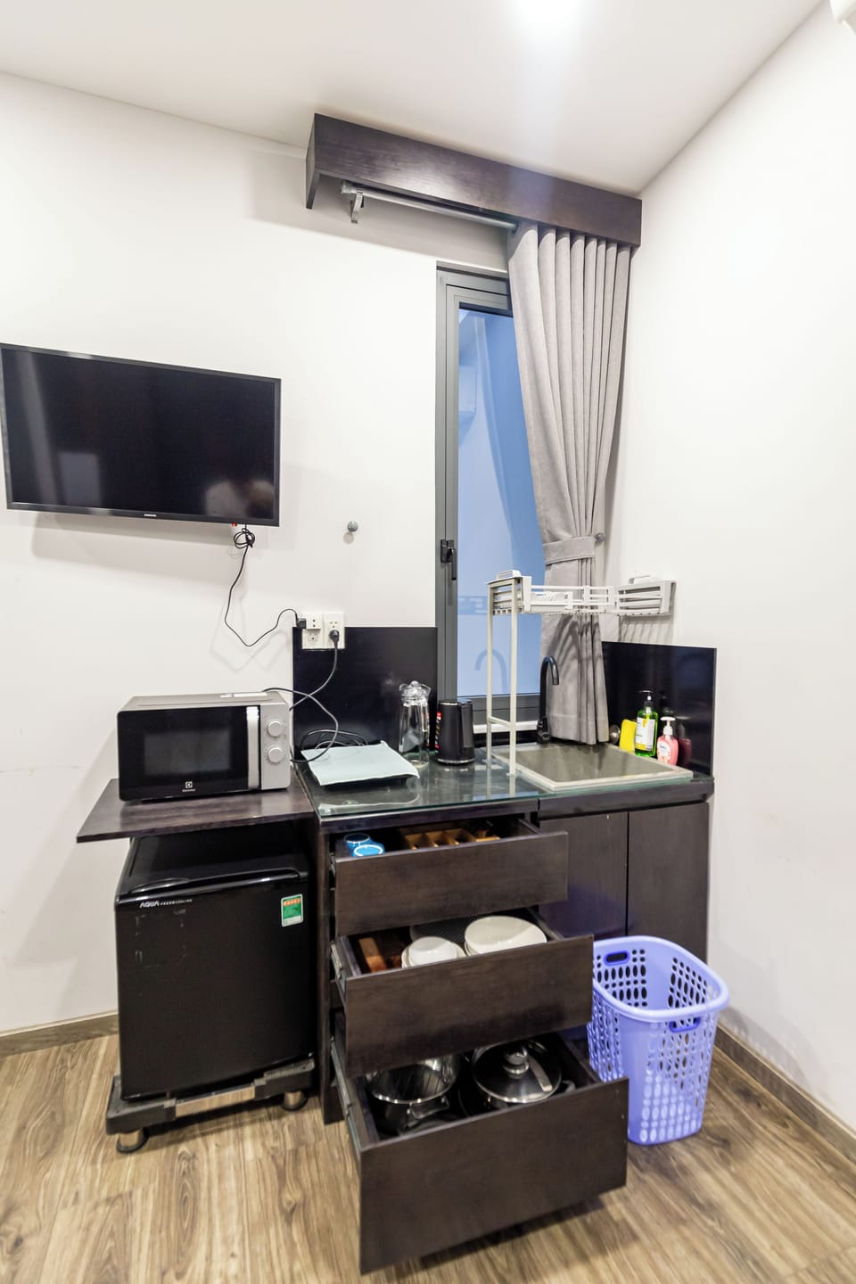 Basic Studio | Select Comfort beds, minibar, individually decorated