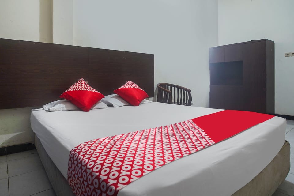 Standard Double Room | Desk, laptop workspace, WiFi (free), bed sheets