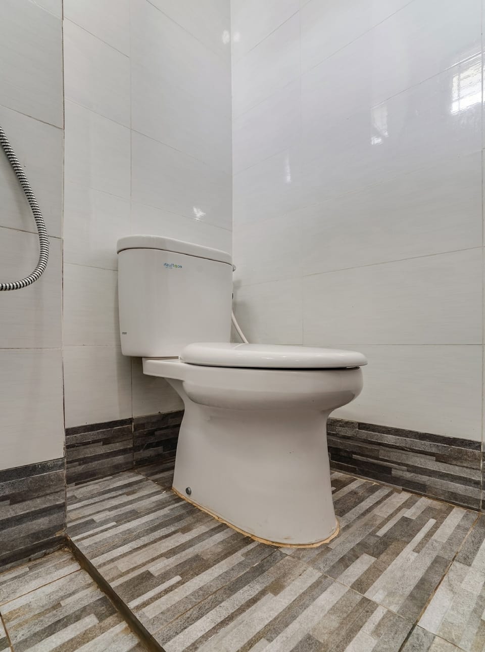 Standard Double Room | Bathroom | Shower, towels