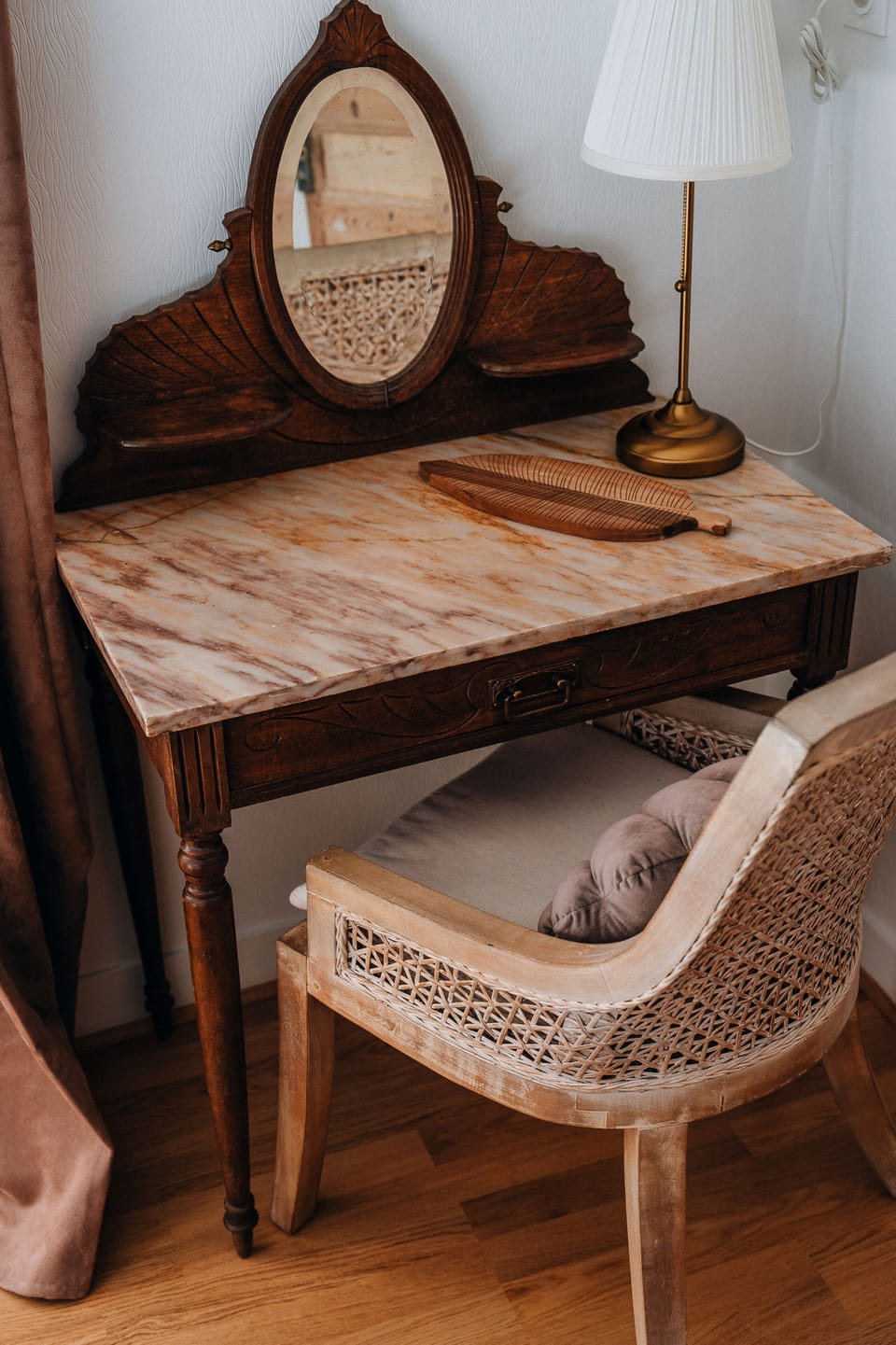 La delicieuse | Premium bedding, in-room safe, individually decorated