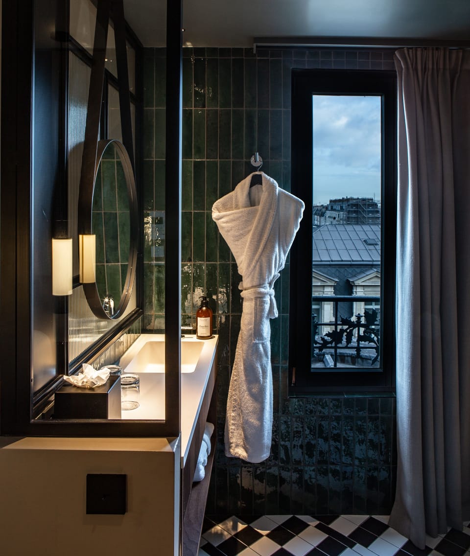 Classic Double Room | Bathroom | Shower, free toiletries, hair dryer, bathrobes