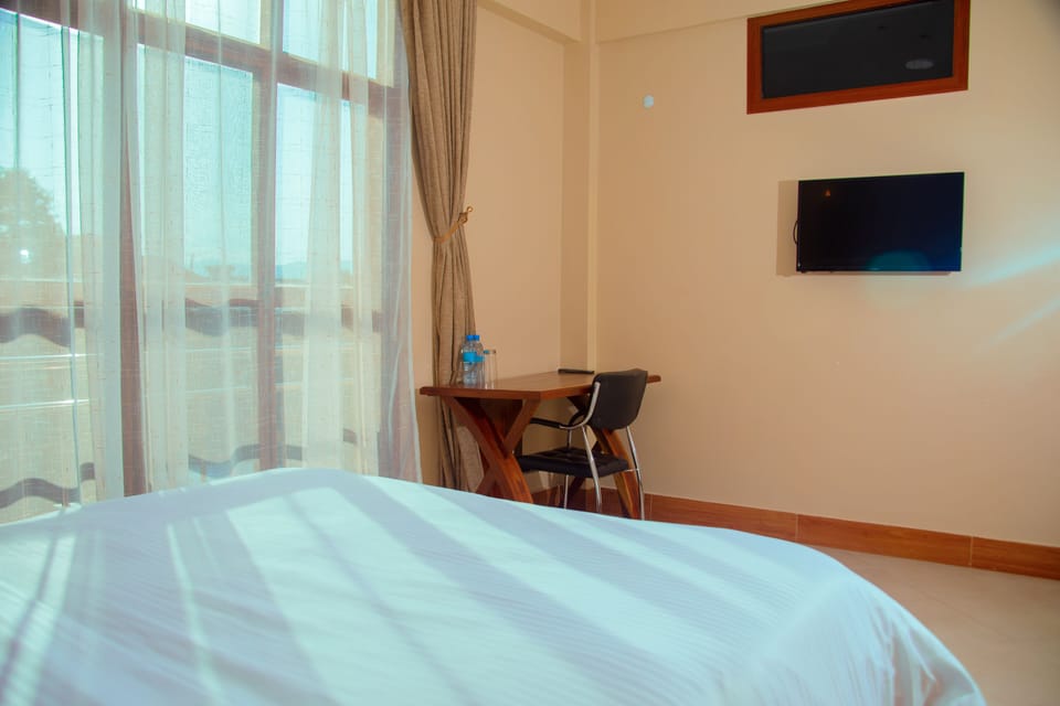 Standard Double Room | Desk, laptop workspace, free WiFi