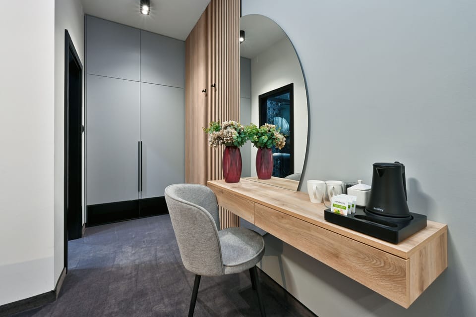 Romantic Room 003 | In-room safe, individually decorated, individually furnished