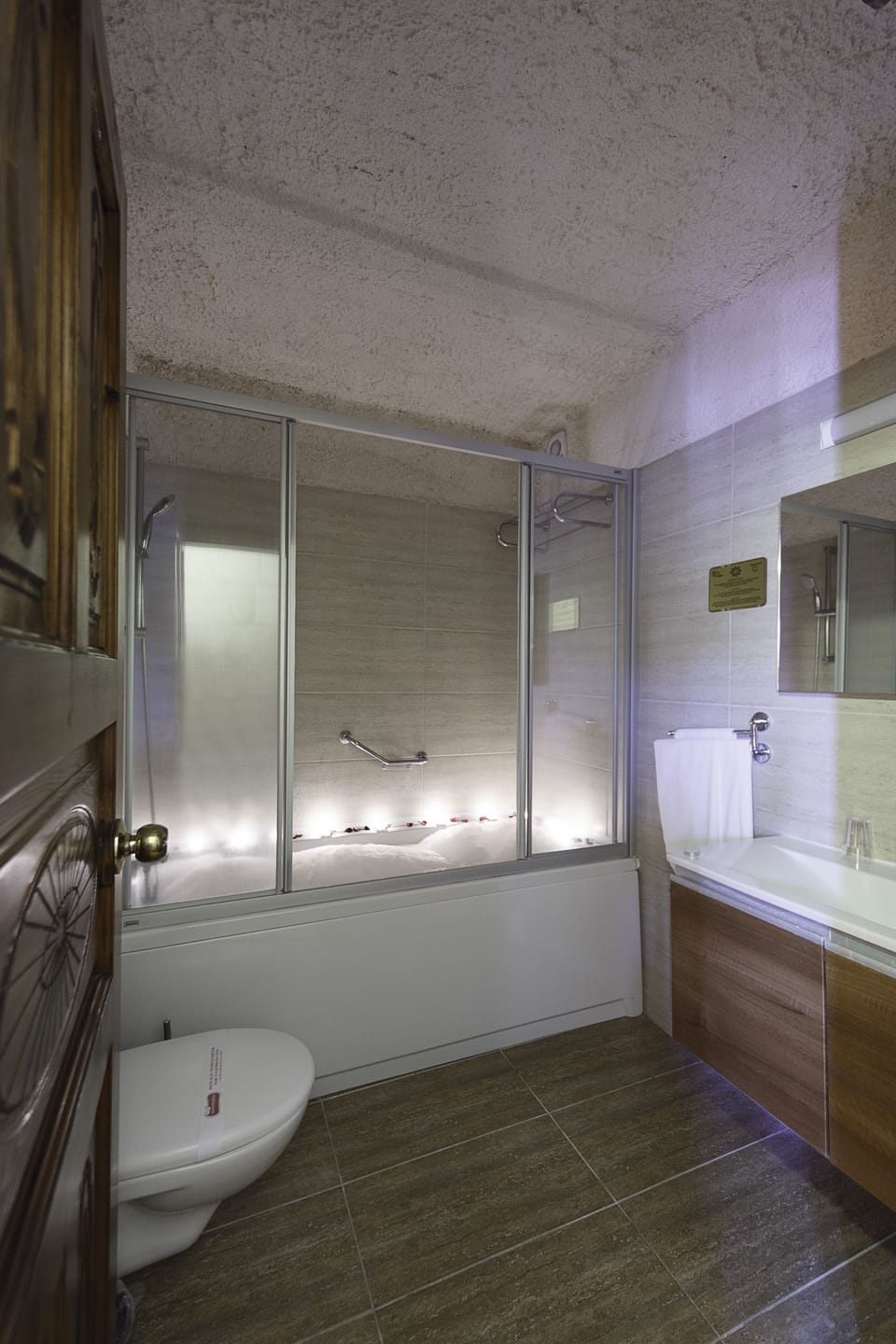 Jetted tub, rainfall showerhead, free toiletries, hair dryer