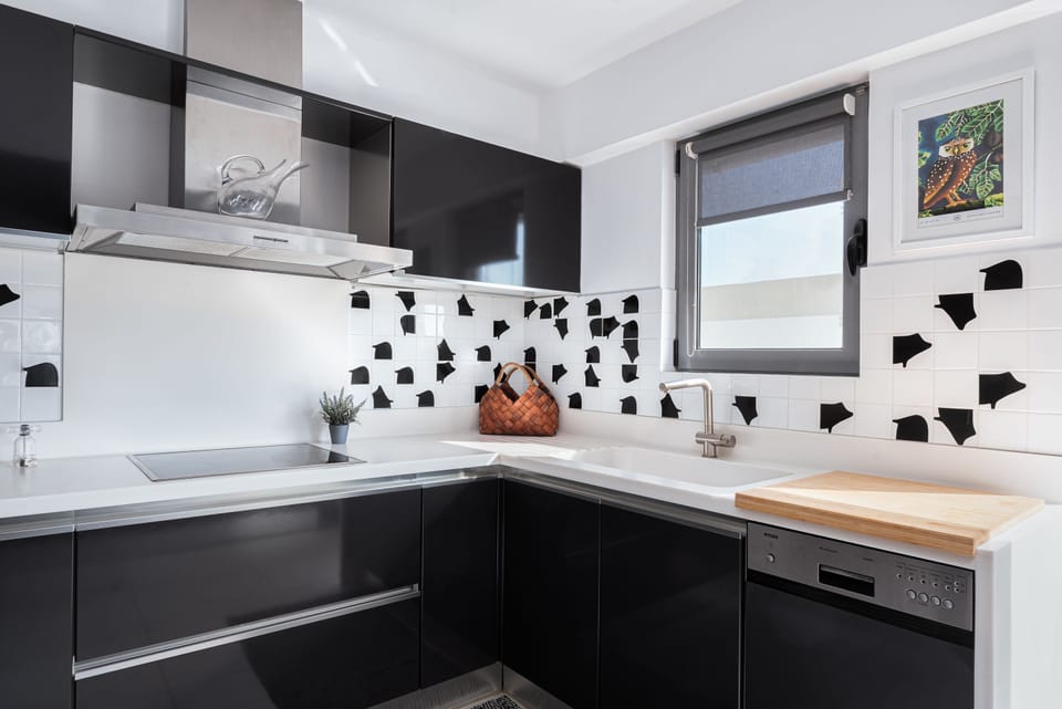 Comfort Apartment | Private kitchen | Fridge, microwave, oven, stovetop