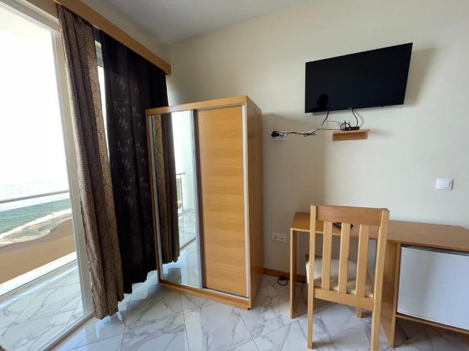 Panoramic Double Room | Individually decorated, desk, laptop workspace, soundproofing