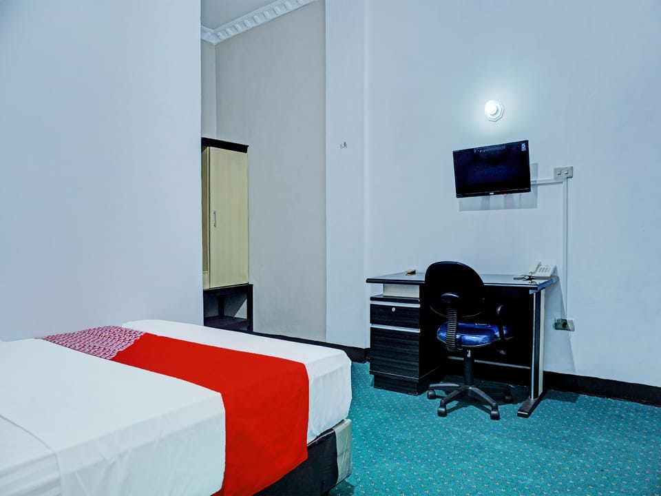 Deluxe Double Room | Desk, bed sheets