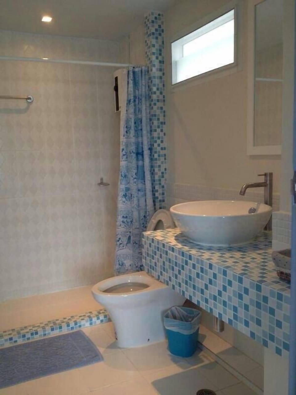 Shower, free toiletries, slippers, towels