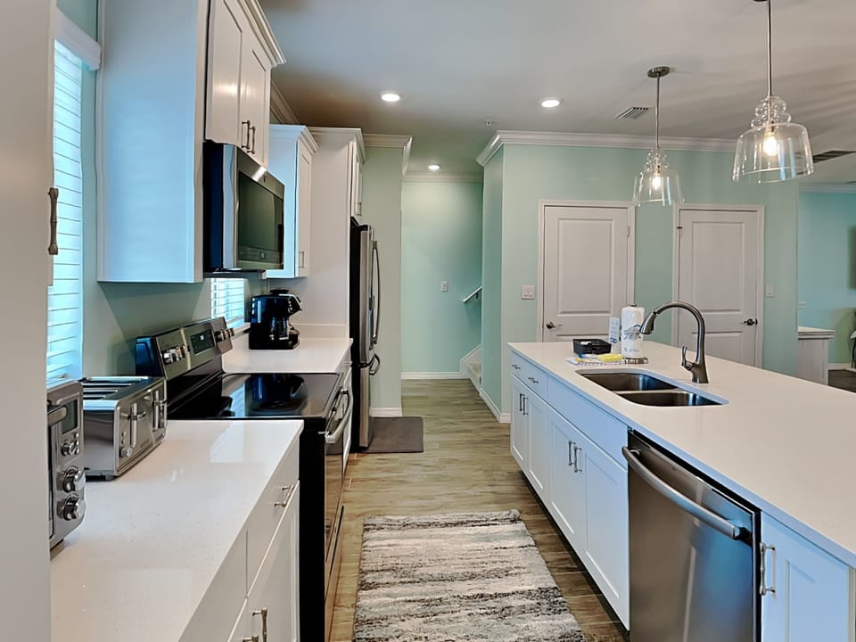 House, Multiple Beds, Hot Tub (#14229) | Private kitchen | Fridge, microwave, oven, stovetop