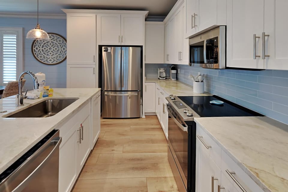 House, Multiple Beds, Balcony, Pool View (#E) | Private kitchen | Fridge, microwave, oven, stovetop