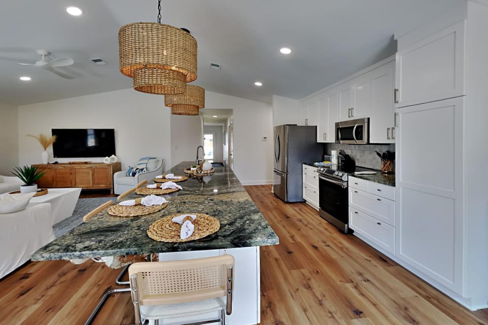 House, Multiple Beds, Pool Access, Pool View | Private kitchen | Fridge, microwave, oven, stovetop