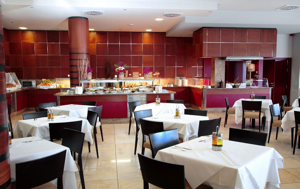 Daily buffet breakfast for a fee