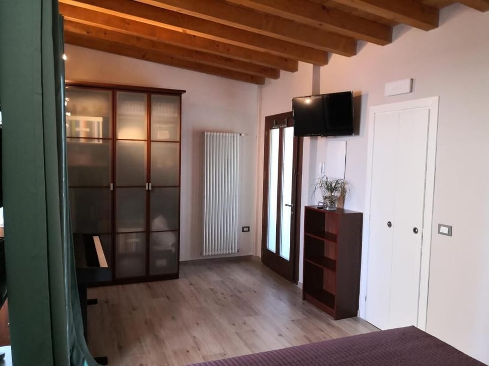 House, 1 Bedroom, Balcony, Garden View | Room amenity