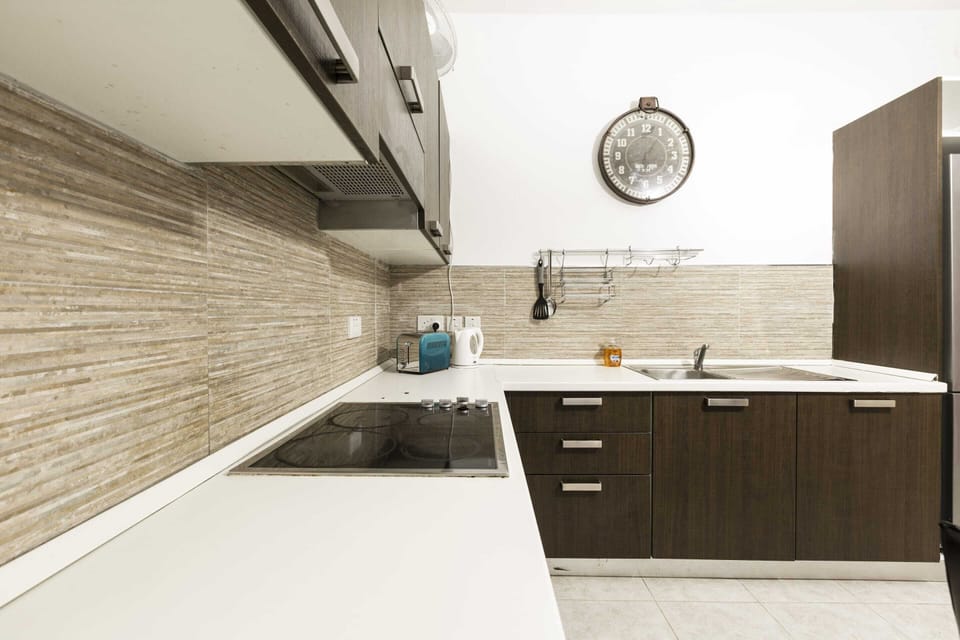 Basic Apartment, Multiple Beds | Private kitchen | Fridge, oven, stovetop, dishwasher