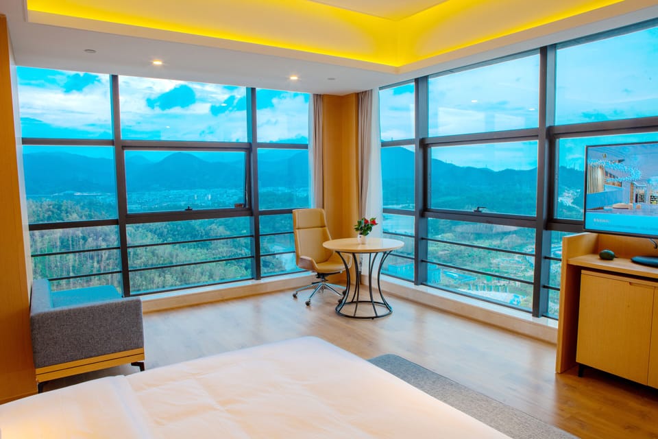 City Studio Suite | Down comforters, laptop workspace, blackout drapes, iron/ironing board