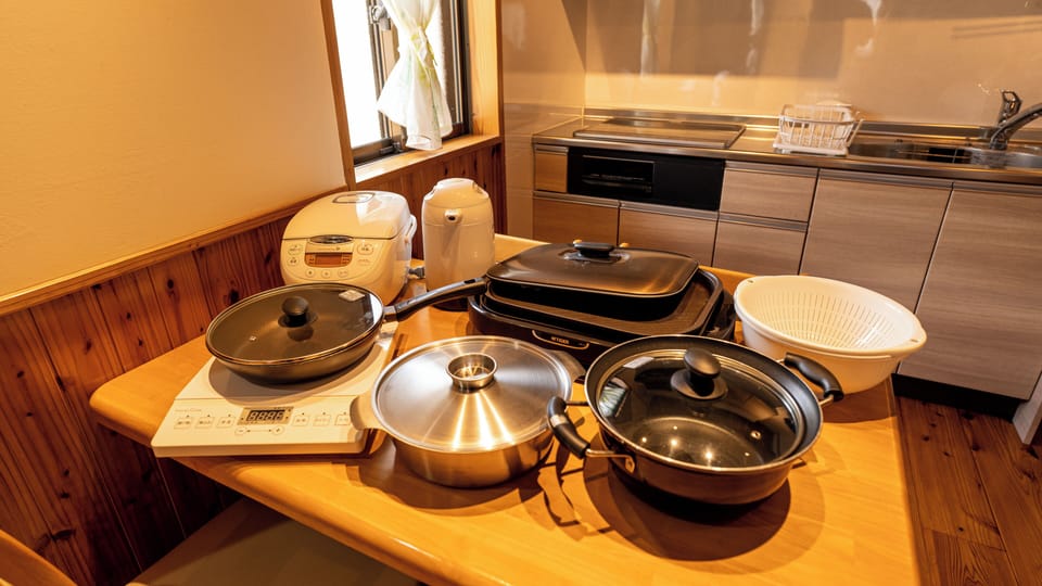 Basic Apartment | Private kitchen | Electric kettle, toaster, dining table