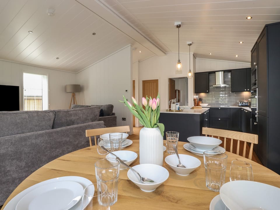 Cottage | Dining