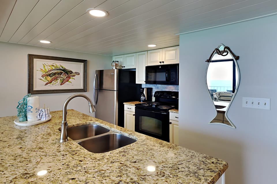 Condo, 1 King Bed with Sofa bed, Balcony, Ocean View (#1109) | Private kitchen | Fridge, microwave, oven, stovetop