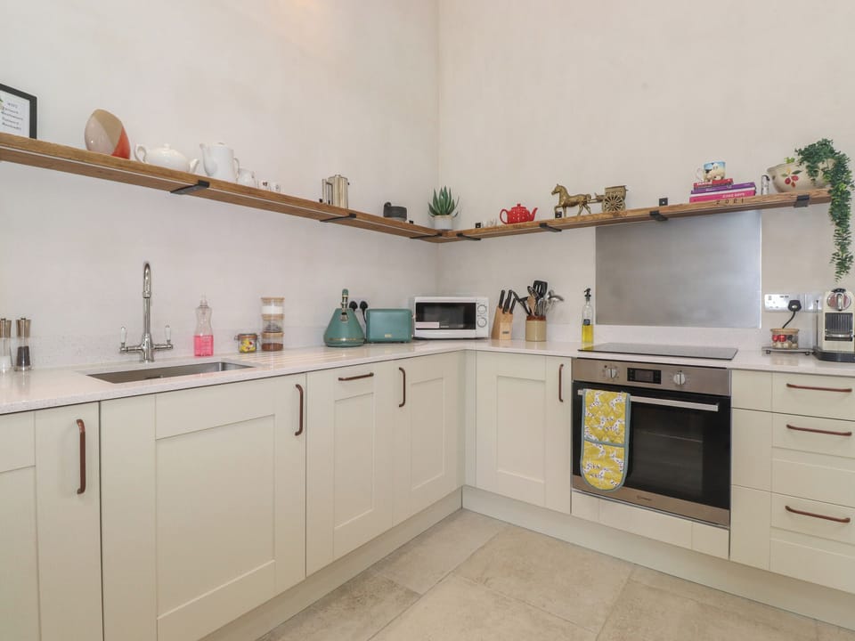 Dishwasher, cookware/dishes/utensils