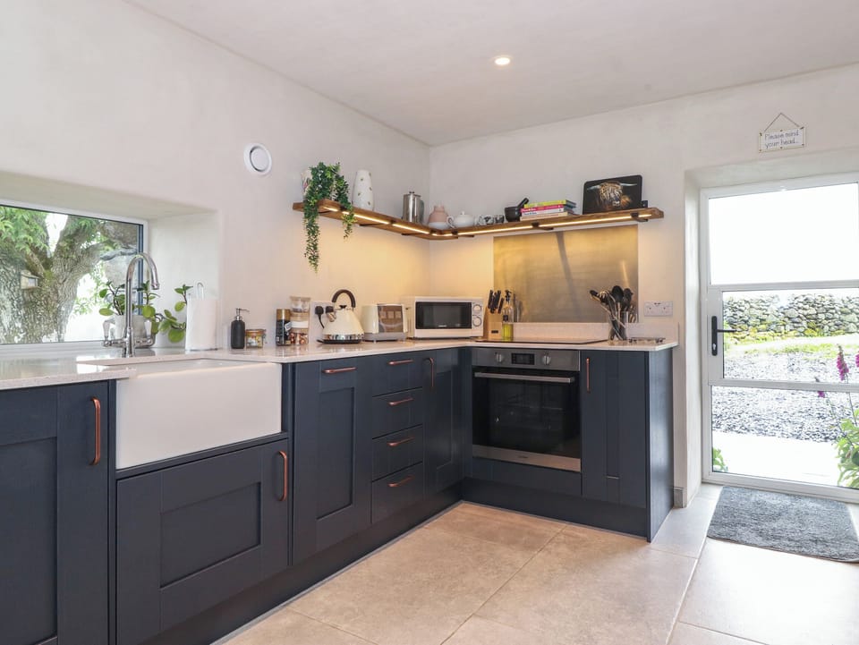 Cottage | Private kitchen | Fridge, dishwasher, electric kettle, toaster