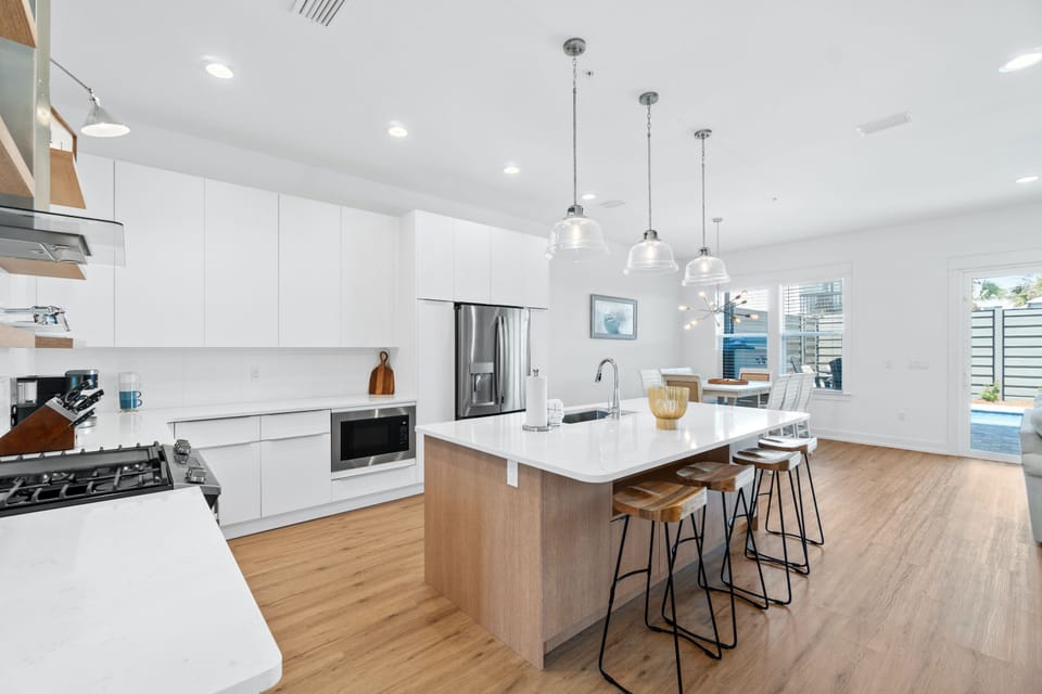 House | Private kitchen | Full-size fridge, microwave, oven, stovetop