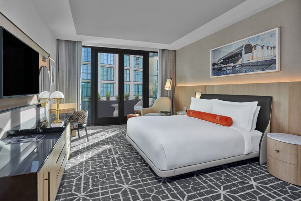 Patio Deluxe King | In-room safe, desk, laptop workspace, cribs (free)