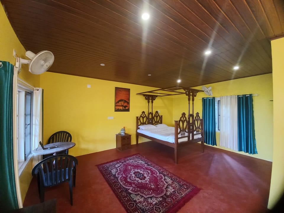 Deluxe Double Room | Blackout drapes, iron/ironing board, free WiFi