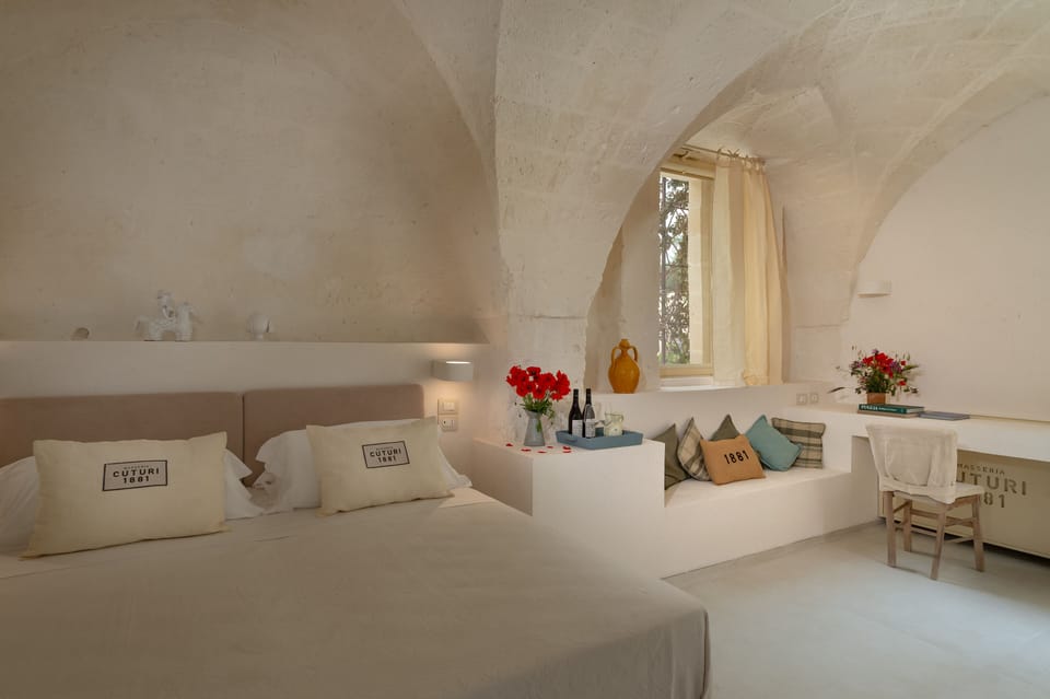 Junior Suite, Garden View | Down comforters, cribs/infant beds, free WiFi, bed sheets