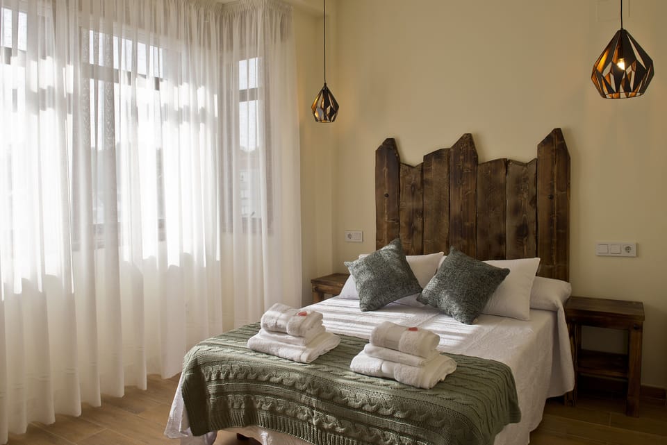 Standard Single Room, 1 Double Bed, Private Bathroom, City View (12) | Premium bedding, down comforters, individually decorated
