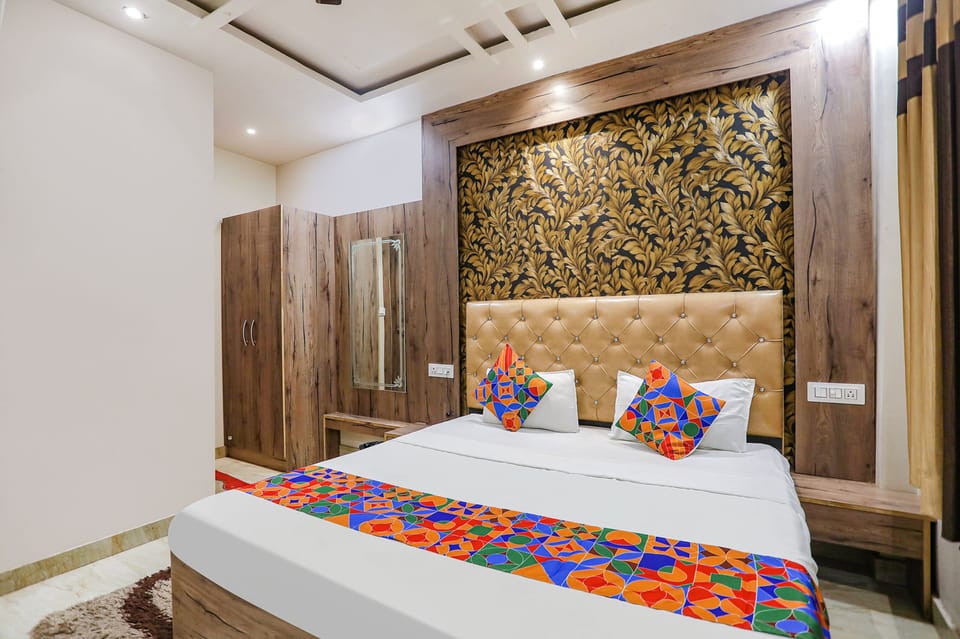 Deluxe Room | Premium bedding, in-room safe, desk, free WiFi