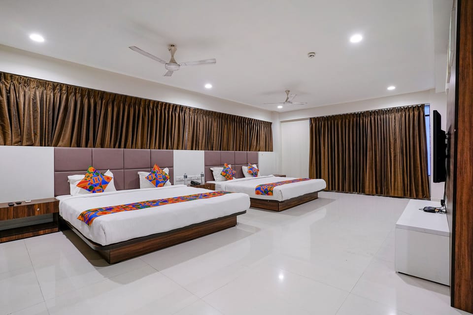 Premium bedding, in-room safe, free WiFi, bed sheets