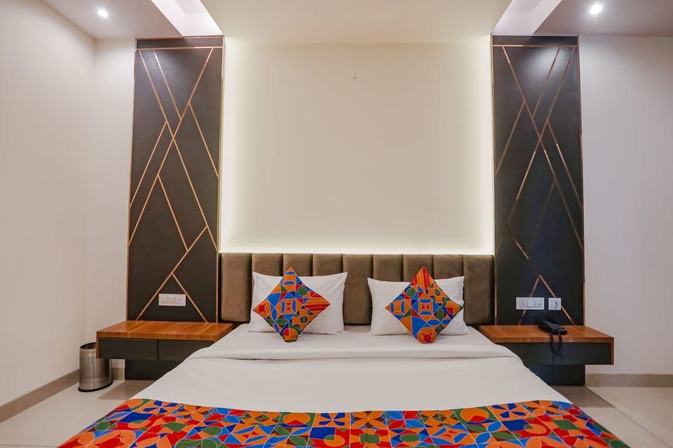 Egyptian cotton sheets, premium bedding, in-room safe, desk