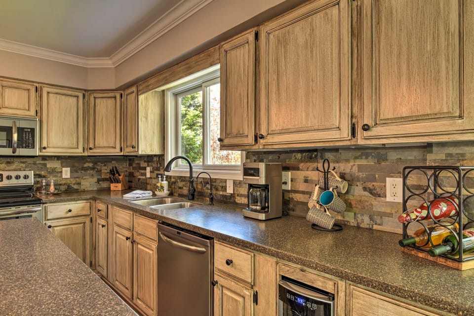 House, 4 Bedrooms | Private kitchen | Fridge, oven, toaster