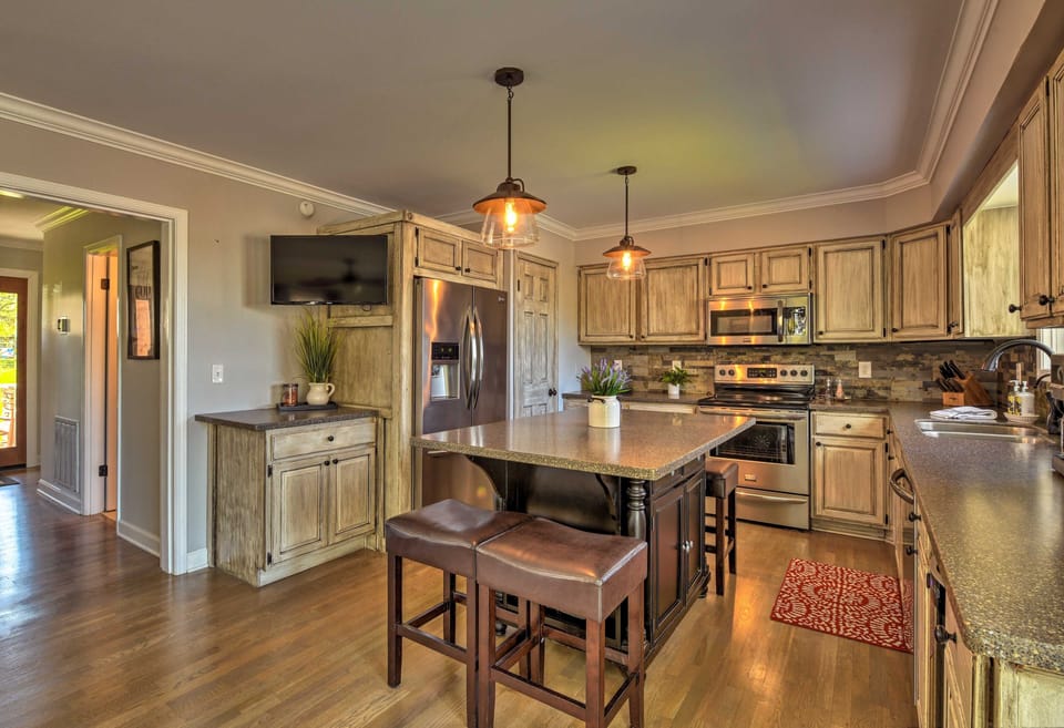 House, 4 Bedrooms | Private kitchen | Fridge, oven, toaster
