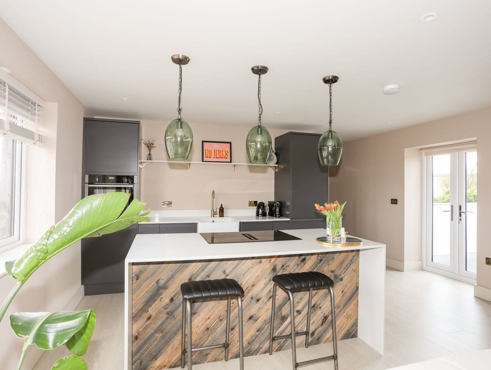 Fridge, dishwasher, electric kettle, toaster