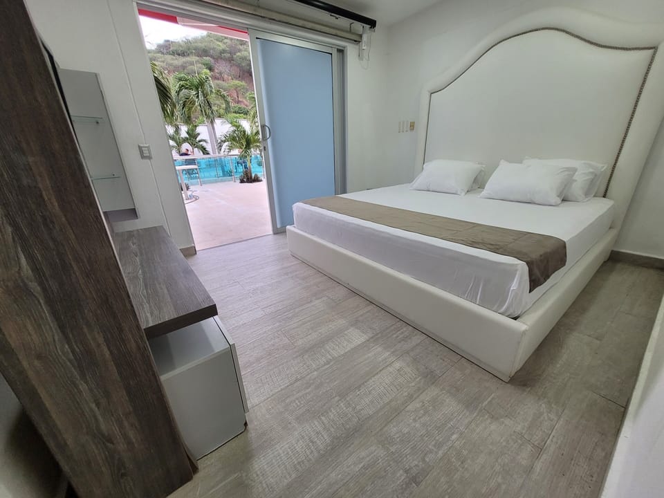 Premium bedding, WiFi (free), bed sheets