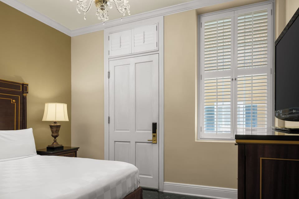 Superior Room, 1 King Bed | In-room safe, iron/ironing board, free WiFi, bed sheets