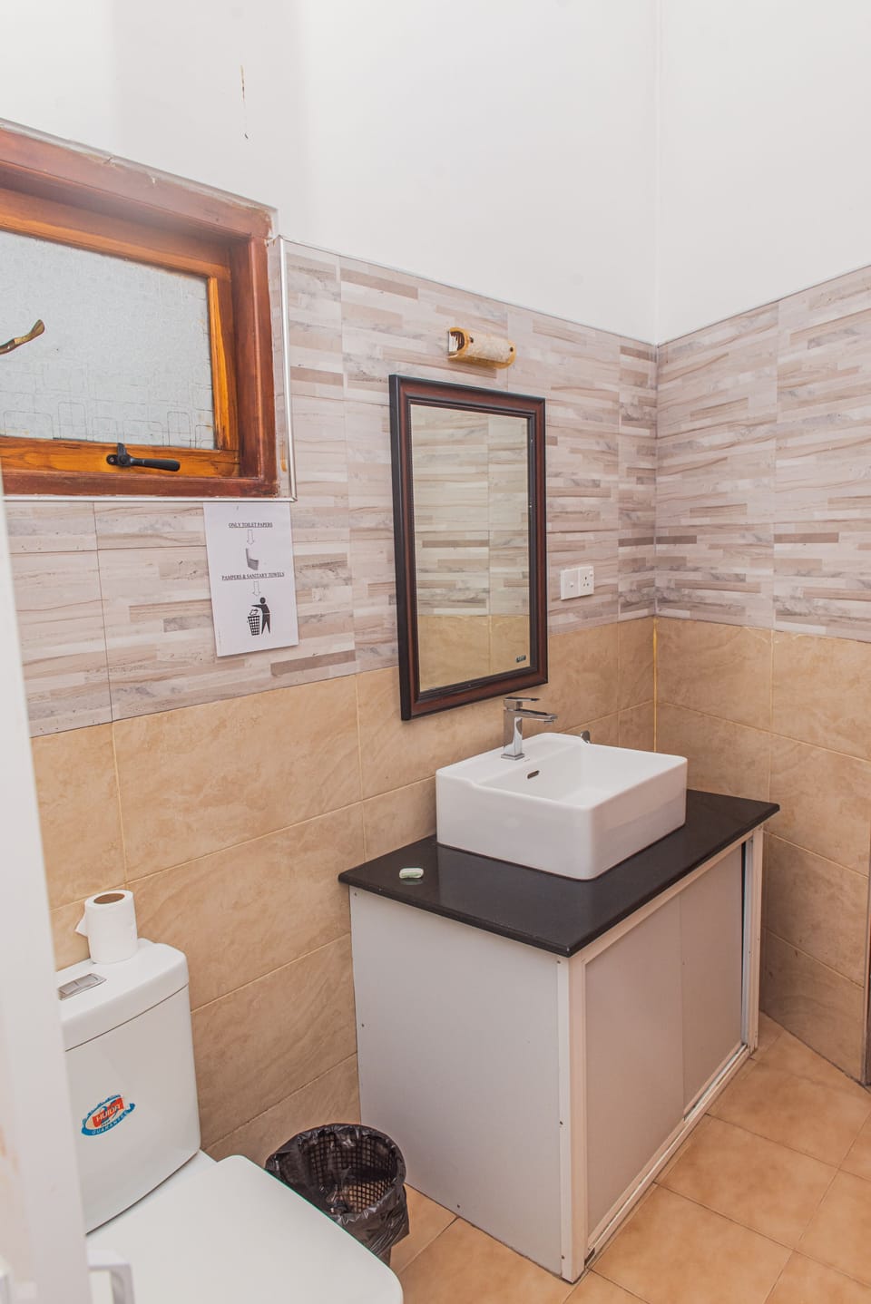 Standard Triple Room, 1 King Bed, Non Smoking, Mountain View | Bathroom | Shower, rainfall showerhead, free toiletries, hair dryer