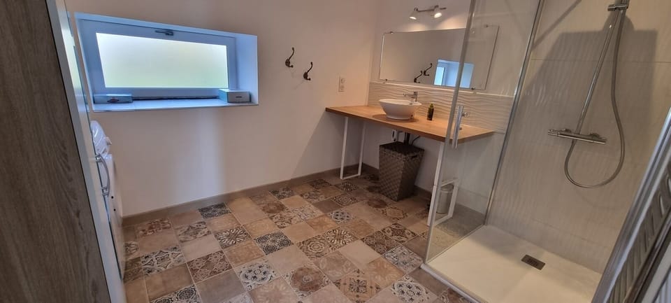Family House | Bathroom | Shower, rainfall showerhead, hair dryer, towels