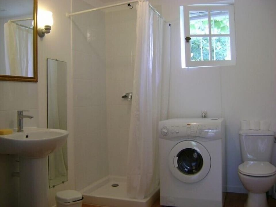 Family House | Bathroom | Shower, rainfall showerhead, hair dryer, towels