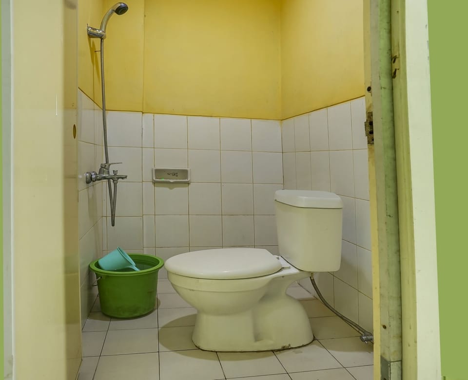 Deluxe Double Room | Bathroom | Shower, towels