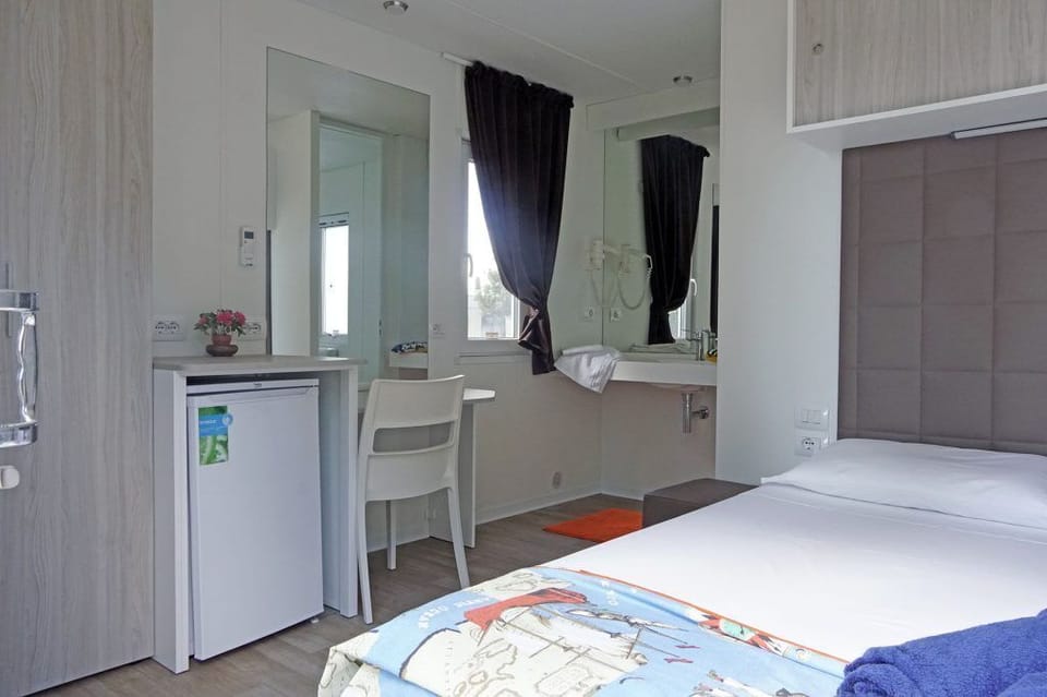 Mobile Home | 1 bedroom, soundproofing, free WiFi, bed sheets
