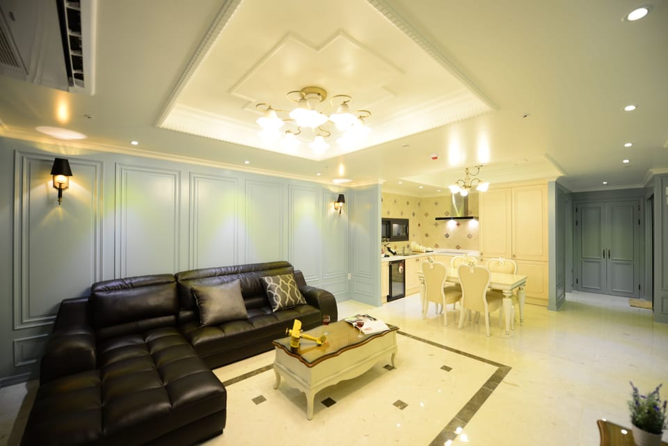 [Breakfast for 4] Suite Royal - Residence Type | Laptop workspace, blackout drapes, soundproofing