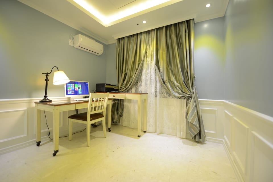 [Breakfast for 4] Suite Royal - Residence Type | Laptop workspace, blackout drapes, soundproofing
